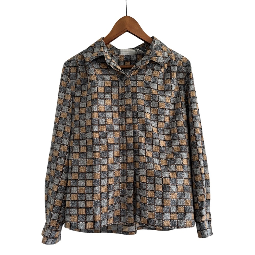 Artsy flowy square patterned top collared button up
Brand: Alfred Dunner